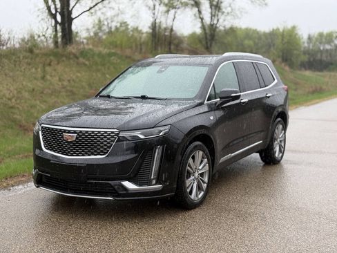 Used 2023 Cadillac XT6 Premium Luxury AWD/4WD image 2