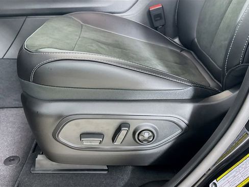 New 2025 Jeep Grand Cherokee L Laredo image 21