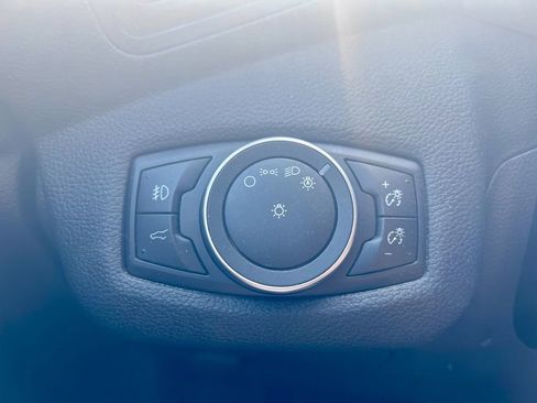 Used 2019 Ford Escape SE image 25