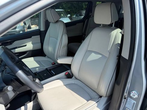 Certified 2025 Honda Odyssey Touring image 17
