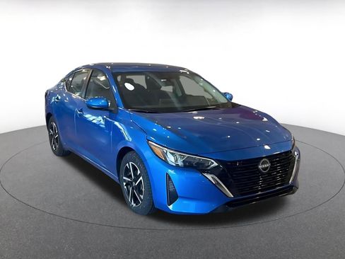Used 2025 Nissan Sentra SV image 3
