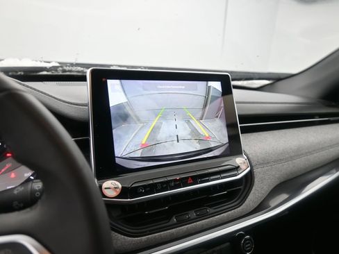 Used 2024 Jeep Compass Latitude image 31