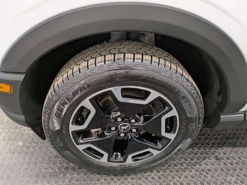 Used 2023 Ford Bronco Sport Outer Banks w/ Tech Package AWD/4WD image 7