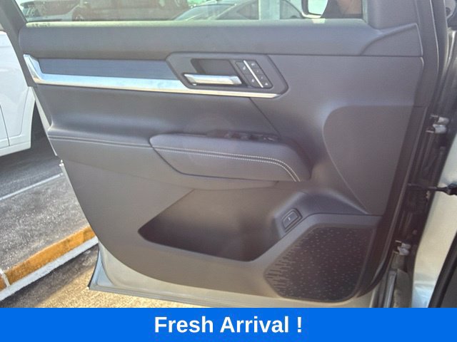 Used 2025 GMC Terrain Elevation w/ Elevation Premium Package AWD/4WD image 11