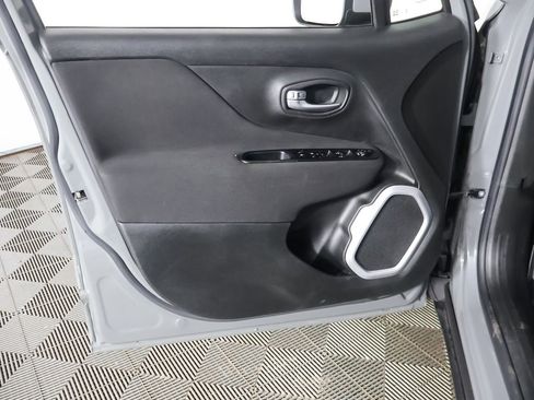 Used 2021 Jeep Renegade Latitude w/ Convenience Group FWD image 21
