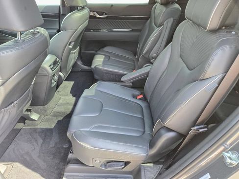 Certified 2025 Hyundai Palisade Calligraphy FWD image 18