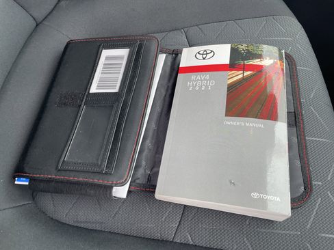 Used 2021 Toyota RAV4 XLE image 24