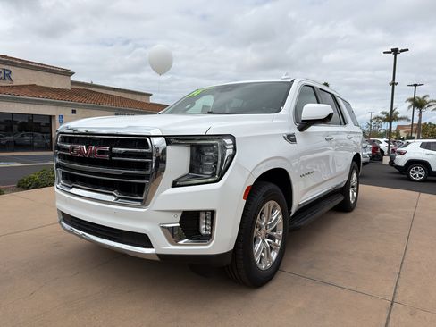 Used 2024 GMC Yukon SLT AWD/4WD image 1