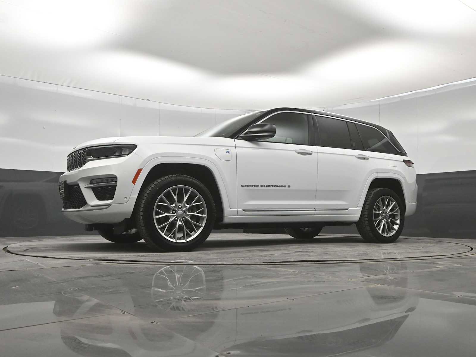 Used 2022 Jeep Grand Cherokee Summit w/ Advanced Protech Group IV AWD/4WD image 35