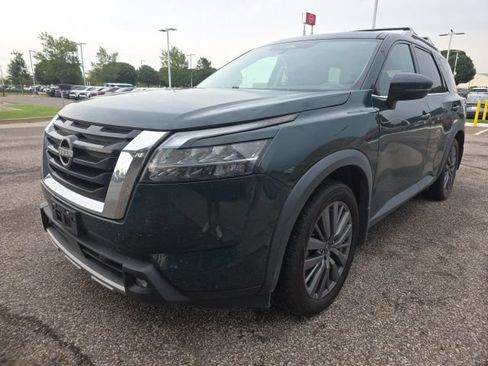 Used 2022 Nissan Pathfinder SL w/ SL Premium Package FWD image 3