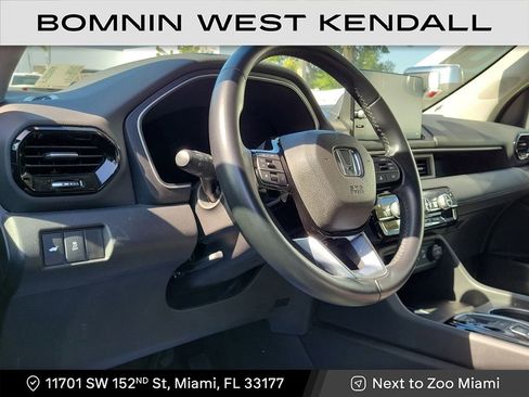 Used 2025 Honda Pilot EX-L image 6