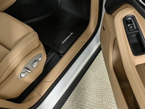 New 2026 Porsche Macan image 26