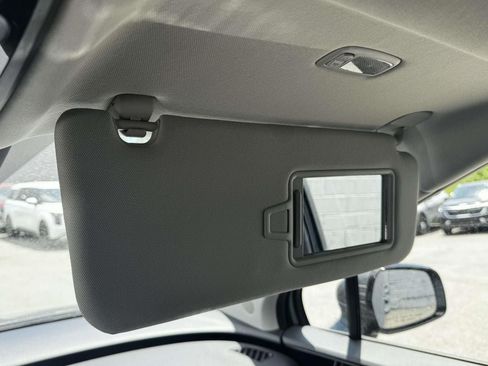 Certified 2025 Kia Carnival SX Prestige FWD image 20