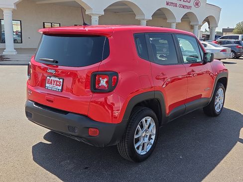 Used 2023 Jeep Renegade Latitude image 4
