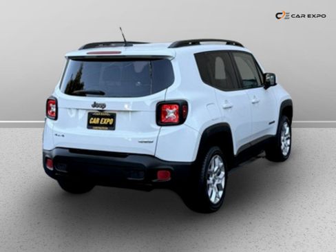 Used 2017 Jeep Renegade Latitude image 4