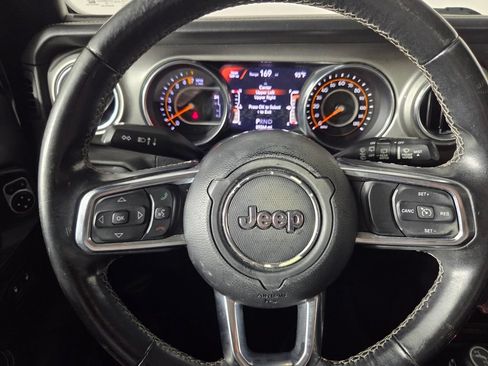 Used 2019 Jeep Wrangler Unlimited Sahara AWD/4WD image 16