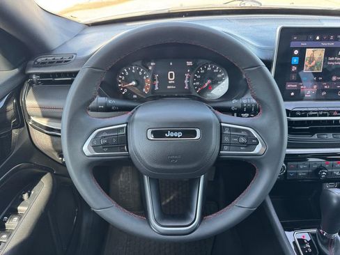 Used 2025 Jeep Compass Trailhawk AWD/4WD image 11