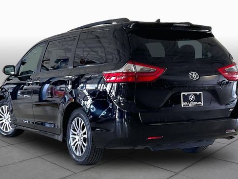 Used 2020 Toyota Sienna XLE FWD image 11