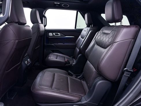 Used 2025 Ford Explorer Platinum w/ LUX Leather Package AWD/4WD image 43