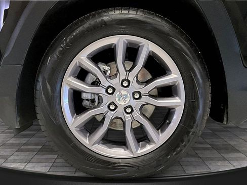 Used 2023 GMC Terrain SLT image 34