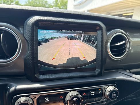 Used 2023 Jeep Wrangler Unlimited Sahara AWD/4WD image 20