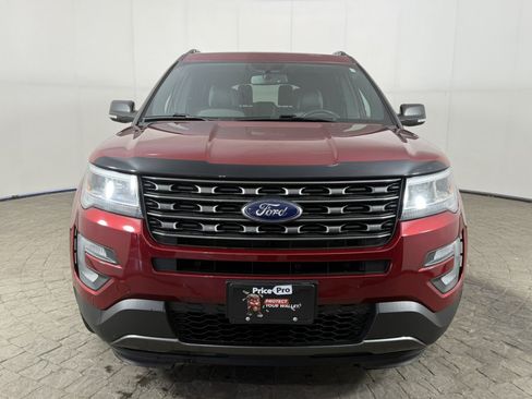 Used 2017 Ford Explorer XLT w/ Equipment Group 202A AWD/4WD image 2