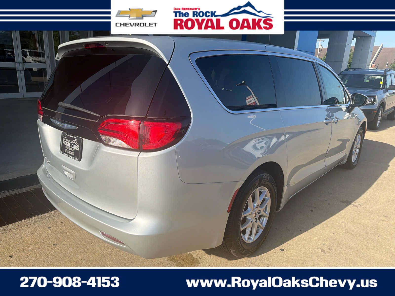 Used 2023 Chrysler Voyager LX FWD image 6