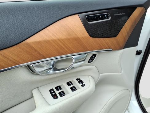 Used 2021 Volvo XC90 T6 Momentum w/ Climate Package image 18