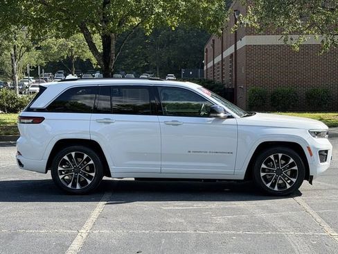 Used 2022 Jeep Grand Cherokee Overland w/ Advanced Protech Group III AWD/4WD image 10
