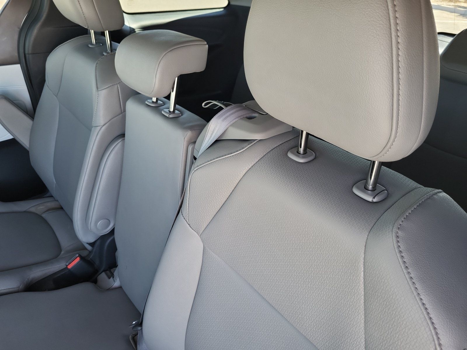 Used 2025 Toyota Sienna XLE FWD image 19