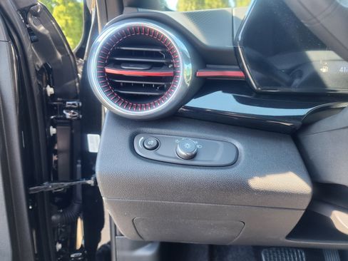 New 2026 Chevrolet Trax RS w/ Sunroof Package FWD image 27