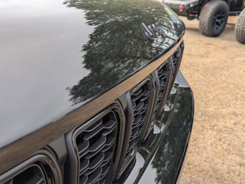 New 2025 Jeep Grand Cherokee Altitude image 24