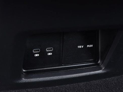 Used 2025 Volkswagen Atlas SE AWD/4WD image 23