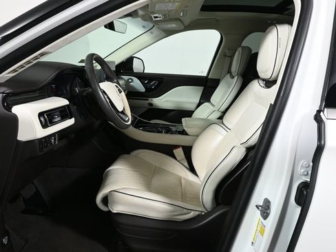 Used 2024 Lincoln Aviator Black Label AWD/4WD image 3