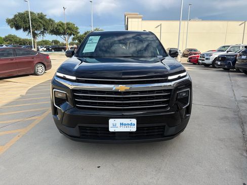 Used 2025 Chevrolet Traverse LT w/ Driver Confidence Package FWD image 3