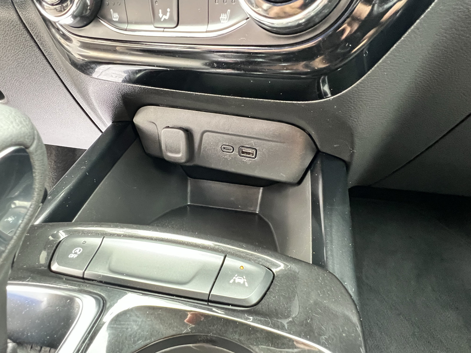 Used 2024 Chevrolet Trax ACTIV w/ Driver Confidence Package FWD image 28