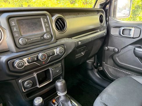 Used 2019 Jeep Wrangler Unlimited Sport image 36