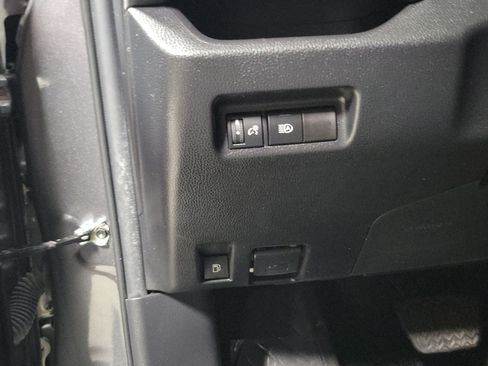 Used 2022 Toyota RAV4 LE AWD/4WD image 19