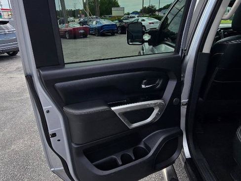 Used 2019 Nissan Titan PRO-4X w/ Pro-4x Convenience Package AWD/4WD image 14