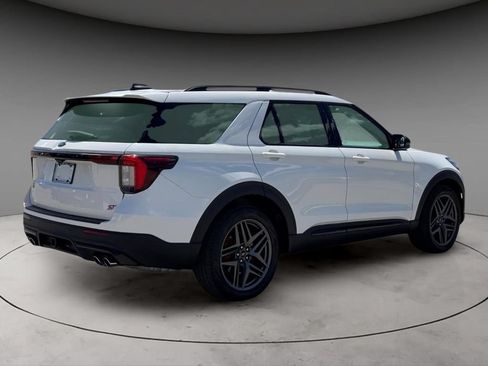 Used 2025 Ford Explorer ST AWD/4WD image 9