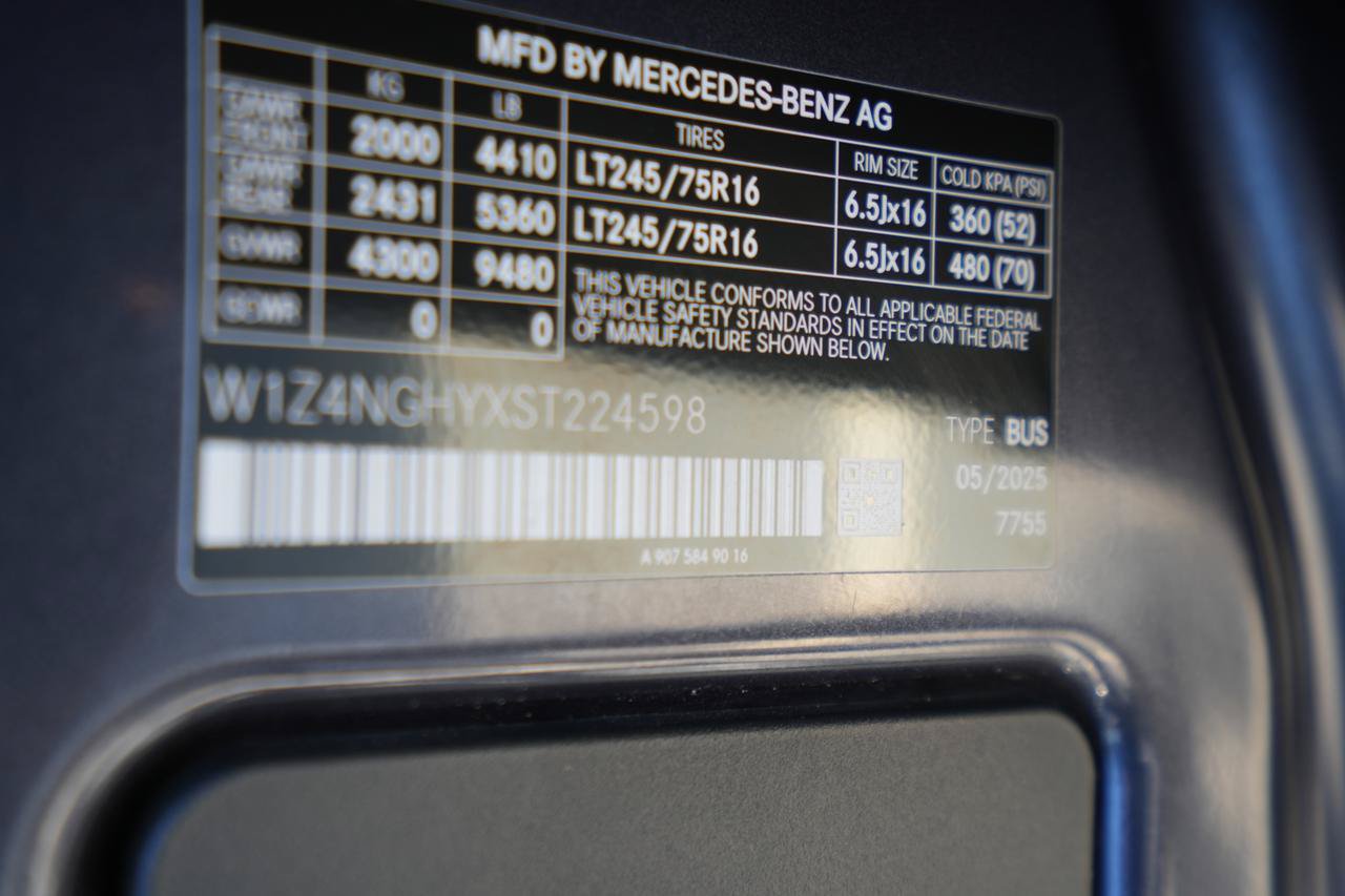 Used 2025 Mercedes-Benz Sprinter 2500 image 29