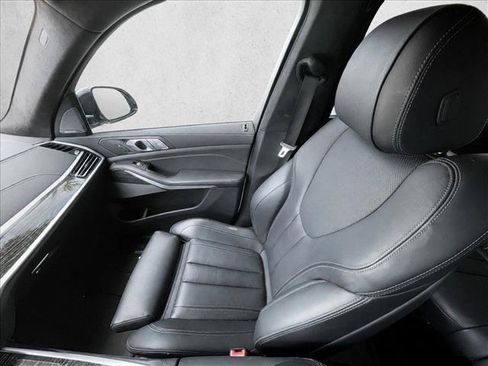 Used 2021 BMW X7 xDrive40i w/ M Sport Package AWD/4WD image 19