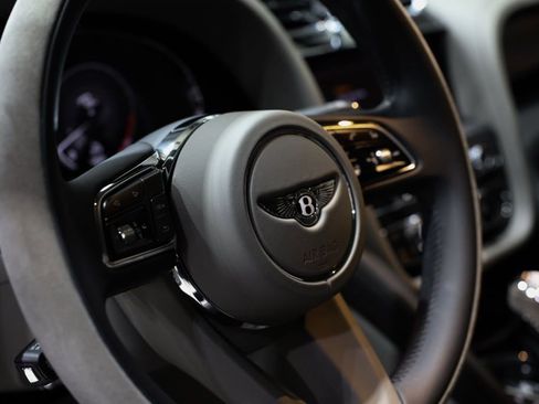 Used 2022 Bentley Bentayga image 43