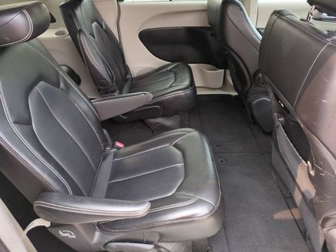 Used 2024 Chrysler Pacifica Touring-L FWD image 26