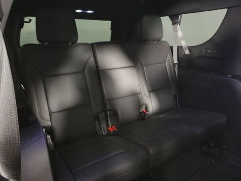 Used 2025 Chevrolet Suburban High Country AWD/4WD image 15