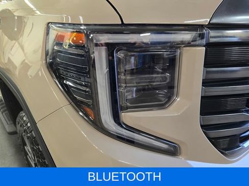 Used 2022 GMC Sierra 1500 AT4 w/ AT4 Premium Package AWD/4WD image 5