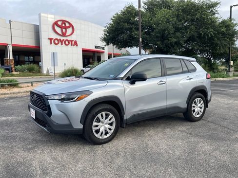 Used 2025 Toyota Corolla Cross L FWD image 1