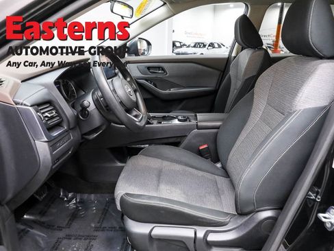 Used 2022 Nissan Rogue S image 14