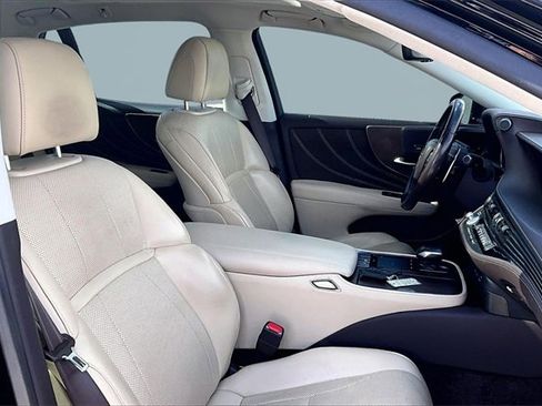 Used 2018 Lexus LS 500 w/ Accessory Package (Z2) image 7