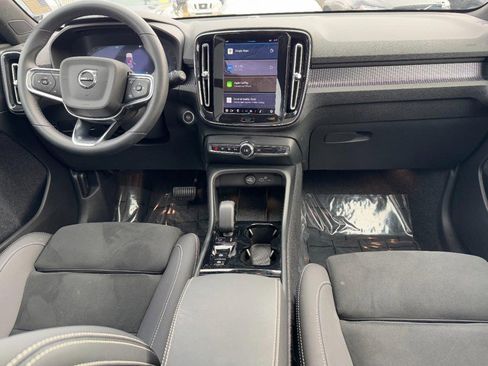 Certified 2025 Volvo XC40 B5 Plus image 12